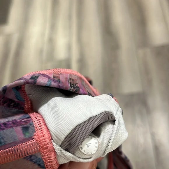 Lululemon Energy Bra *Central Saint Martins Nulux
Kascade Energy Bra Multi 4 - Picture 2 of 4